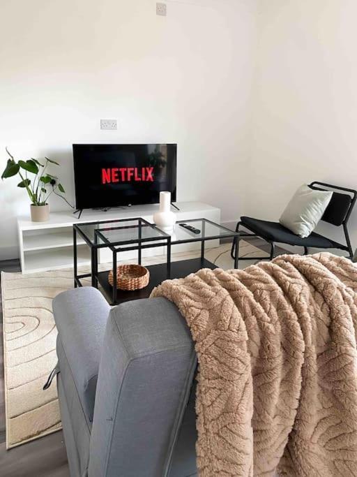 Апартаменты Modern Flat Near Train Station With Free Parking Кембридж Экстерьер фото