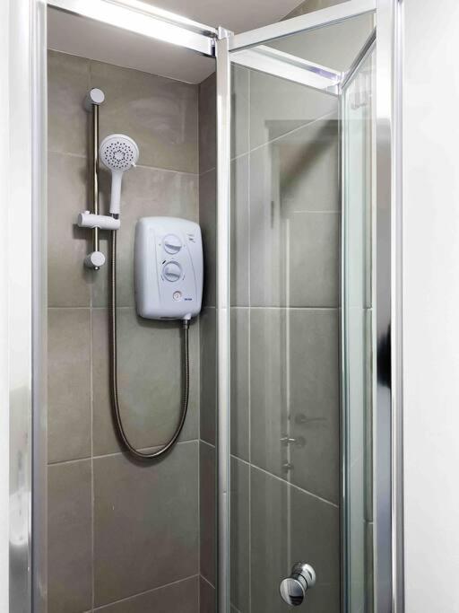 Апартаменты Modern Flat Near Train Station With Free Parking Кембридж Экстерьер фото