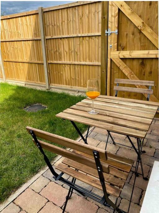 Апартаменты Modern Flat Near Train Station With Free Parking Кембридж Экстерьер фото