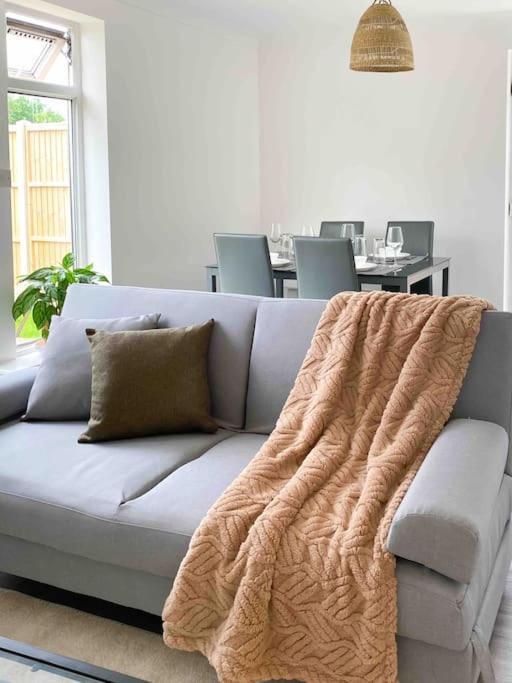 Апартаменты Modern Flat Near Train Station With Free Parking Кембридж Экстерьер фото
